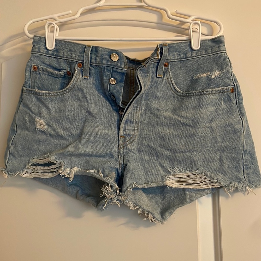 Women’s High Waisted Levi Distressed Denim Shorts Waist Size 30